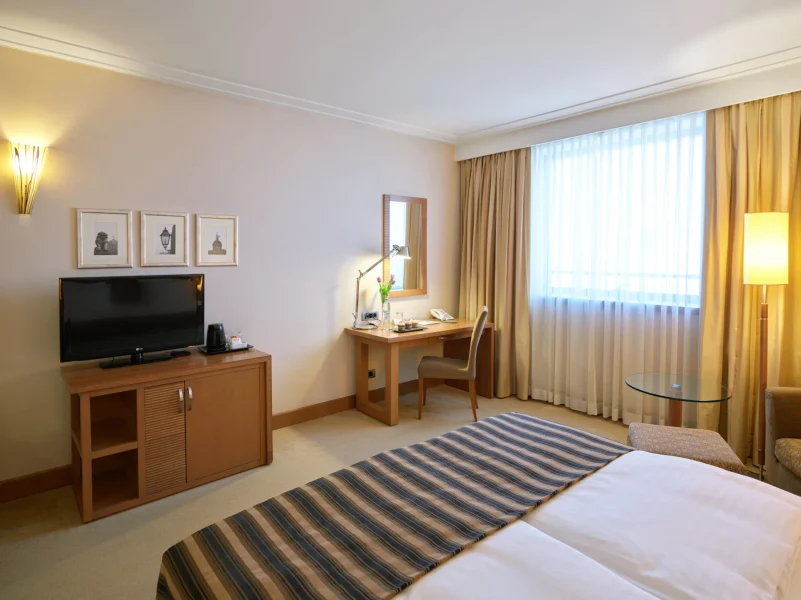 Hotel_International_Soba_Superior_King_02_nqpxka
